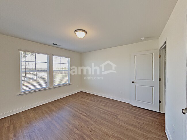 Building Photo - 2341 Cove Ct