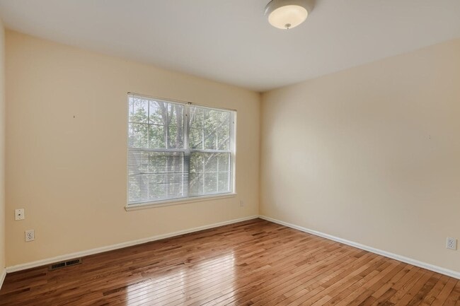 Building Photo - Amazing 5-bedroom home in Cherry Creek School District! Basement Apartment with kitchen! Move in ...