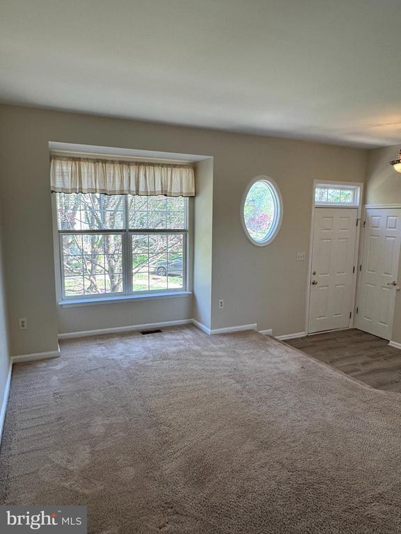 Building Photo - 10314 Butternut Cir