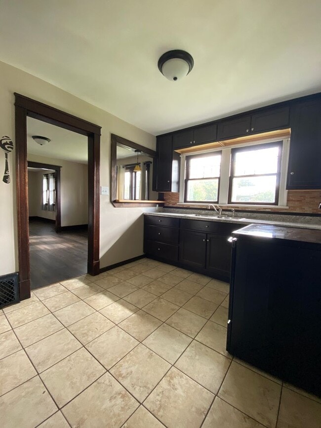 Building Photo - Beautiful 2 Bedroom Single Family Home in ...