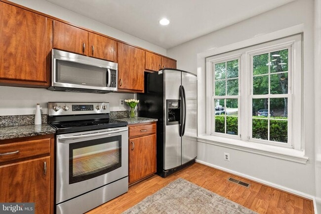 Building Photo - 7918 Pebble Brook Ct