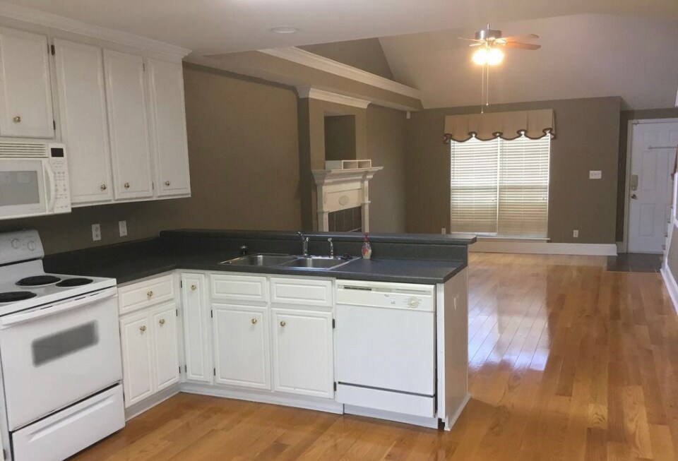 Kitchen - 2020 Glennfield Ln
