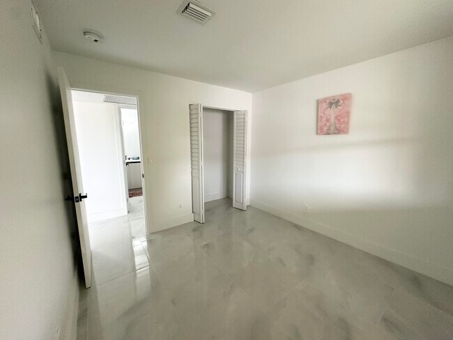 Building Photo - 10033 Winding Lake Rd