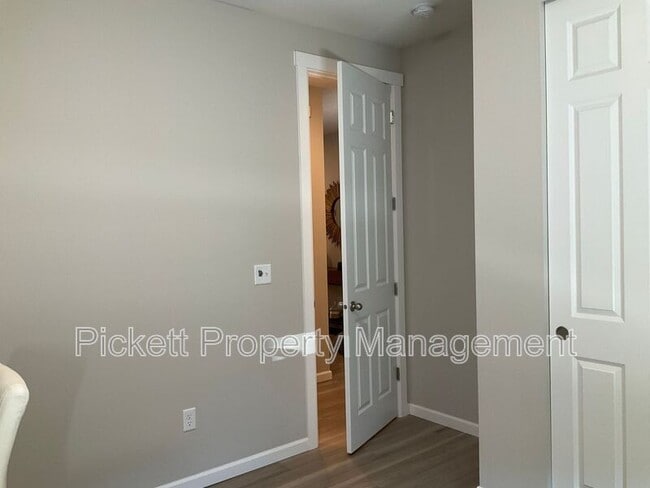 Building Photo - 6584 Seaglass AVE