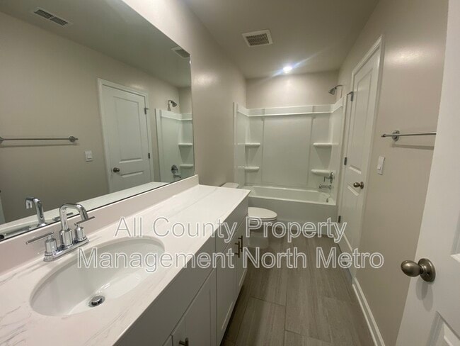 Building Photo - 168 Timberland Ave