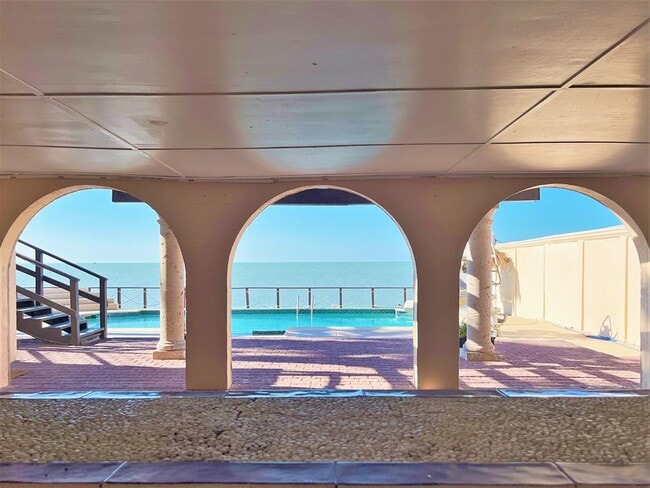 Building Photo - 602 N Shore Dr E