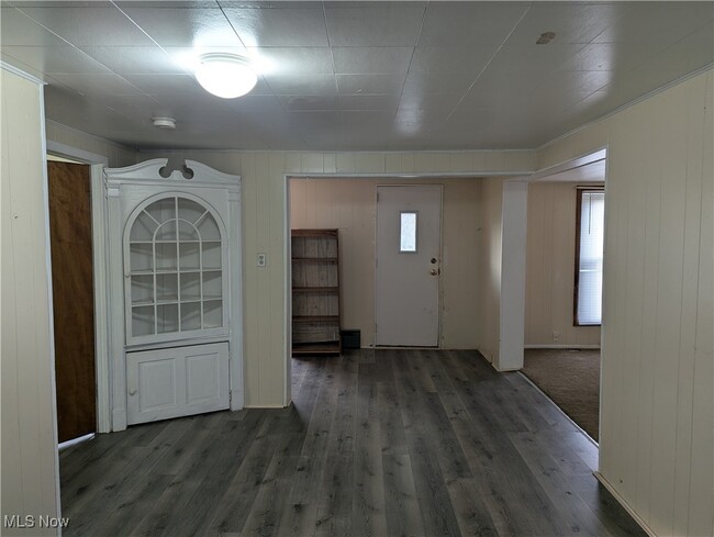 Building Photo - 15401 Madison Rd