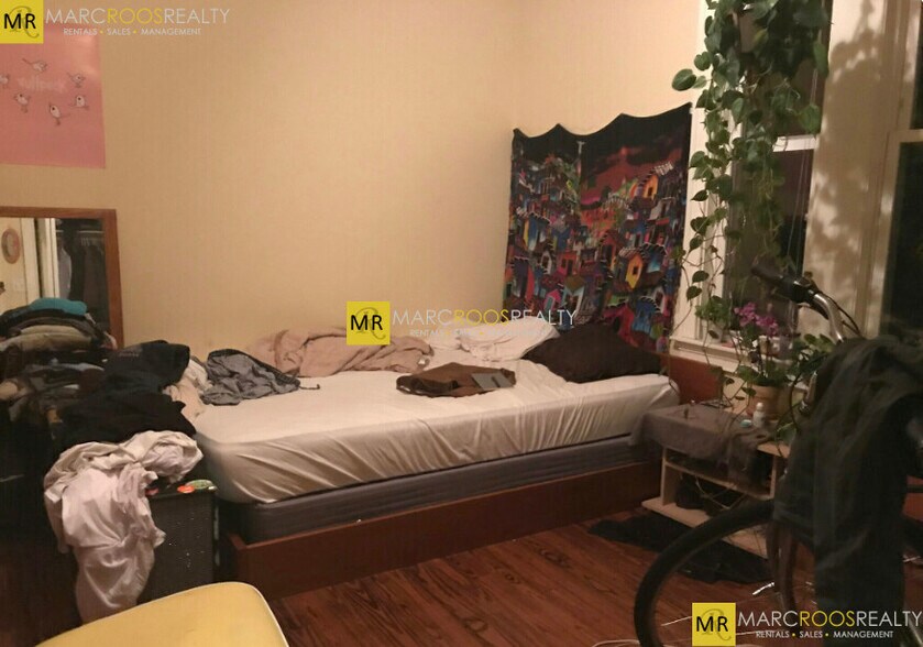 Building Photo - 731 Parker St