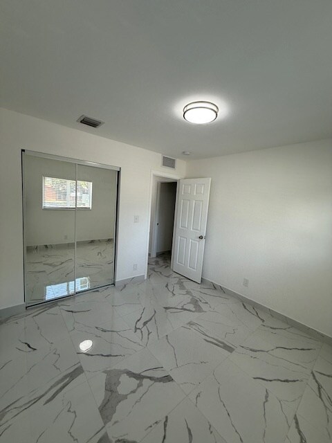 Building Photo - 5962