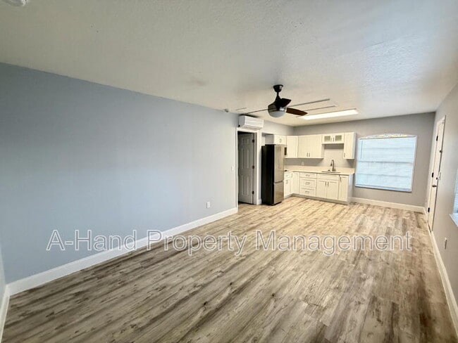 Building Photo - 205 Coconut Palm Way