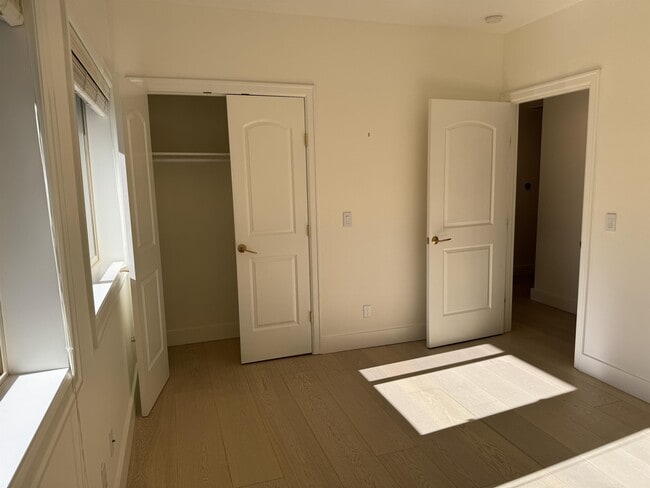 Building Photo - 360 Knechtel Way NE