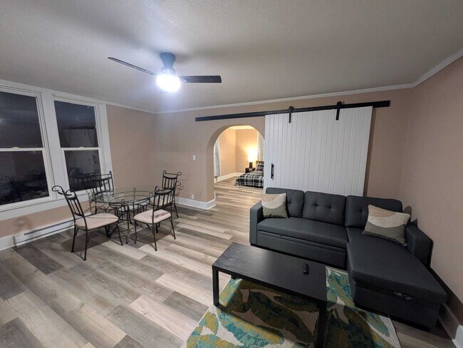 Building Photo - 205 S Walters St