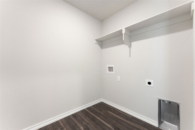 Building Photo - 602 W Cattleman Ct