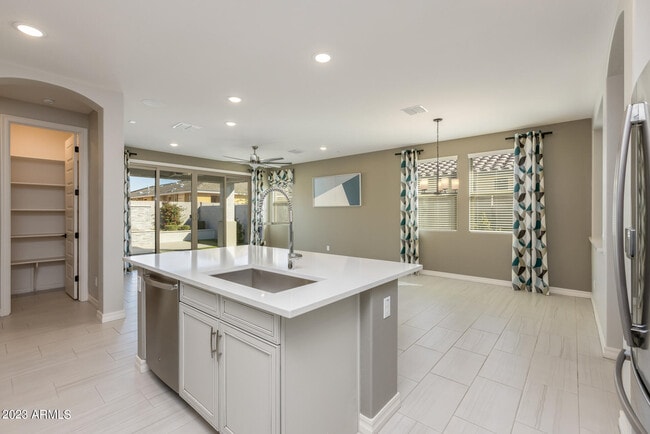 Building Photo - 15292 W Linden St