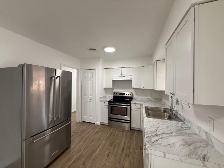 Building Photo - 4410 Moana Dr