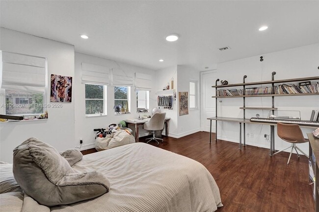 Building Photo - 17529 Middlebrook Way