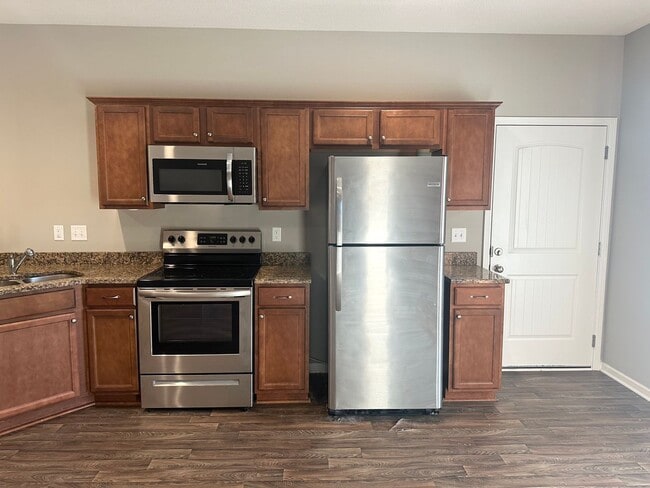 Building Photo - 2 Bed 1 Car Attached Villa in Blue Springs