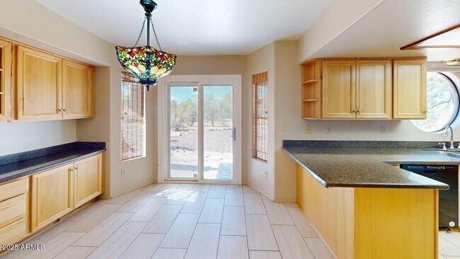 Building Photo - 5081 N Bear Canyon Rd