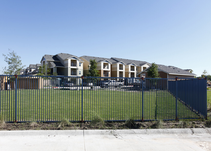 Building Photo - Mariposa at Bay Colony 55+ Apartment Homes