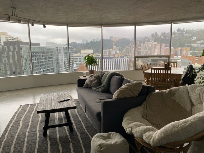 Building Photo - 1500 SW 5th Ave