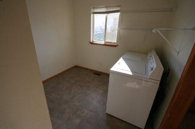 Building Photo - Adorable two bedroom home located in Post ...