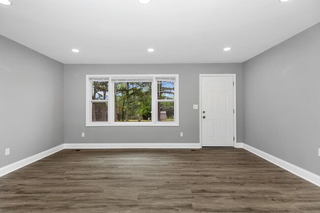 Building Photo - 504 Marion Dr