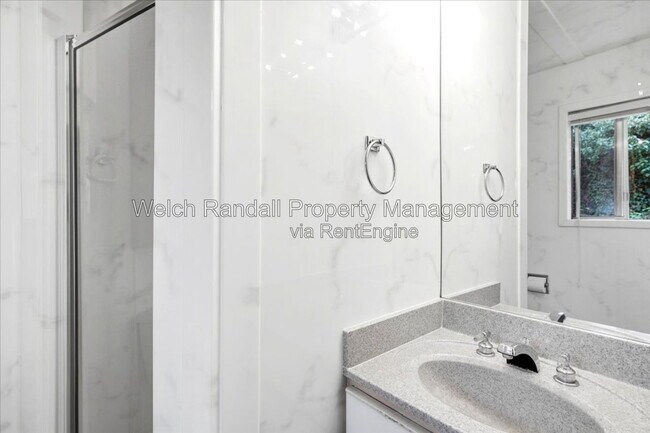 Building Photo - 5070 Doren Dr