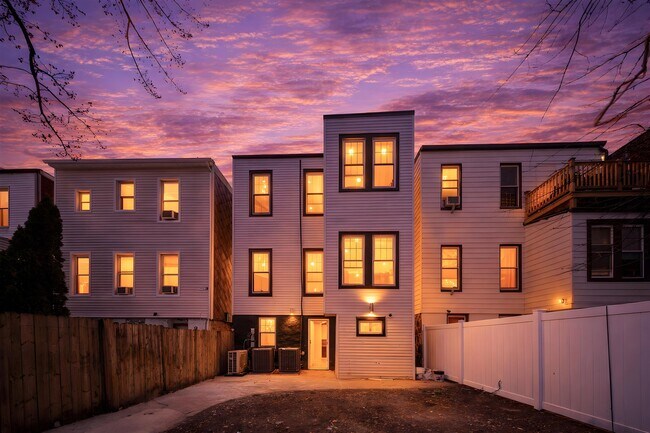 Building Photo - 1111 53rd St