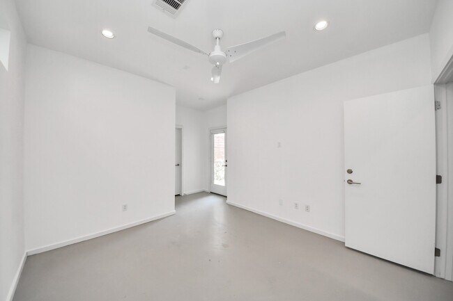 Building Photo - 1823 Southmore Blvd
