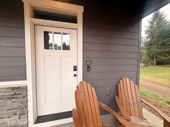 Building Photo - 5590 Mountain Quail Dr S