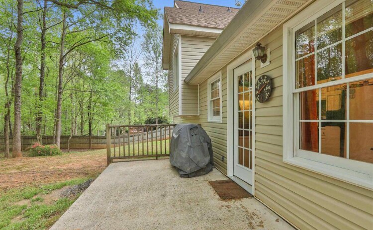 Building Photo - 18 Happy Valley Estates Dr