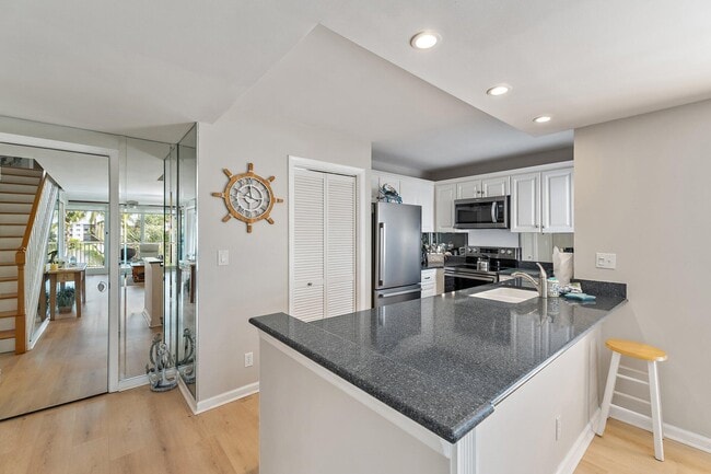 Building Photo - 353 S US Hwy 1