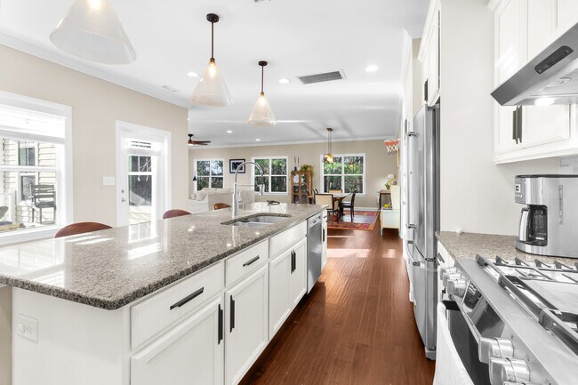 Building Photo - 137 Shoreview Dr