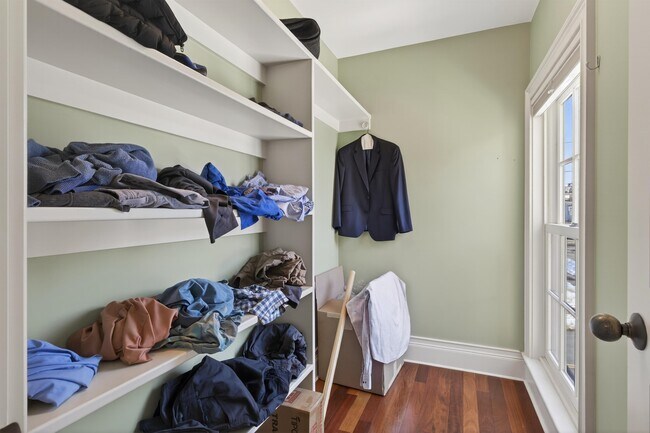 Building Photo - 7 Islington St