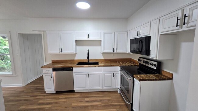 Building Photo - 2084 Snow Rd SW