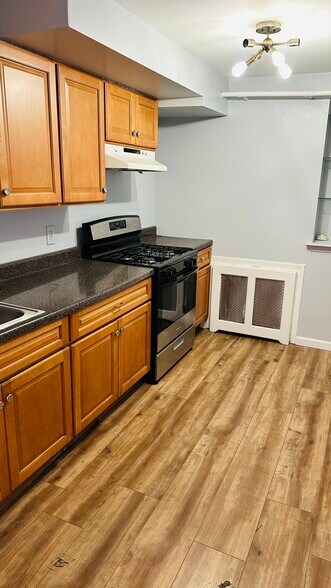 Building Photo - 132 Voss Ave