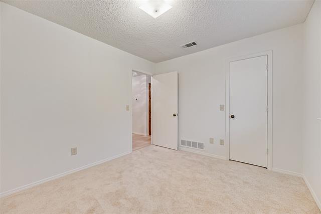 Building Photo - 2209 Winona Dr