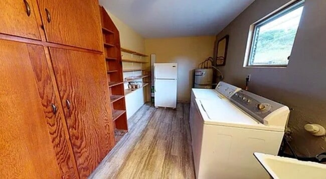 Building Photo - 266 S Carmel Rd