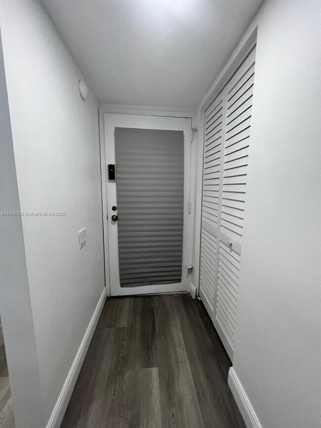 Building Photo - 1208 Bahama Bend