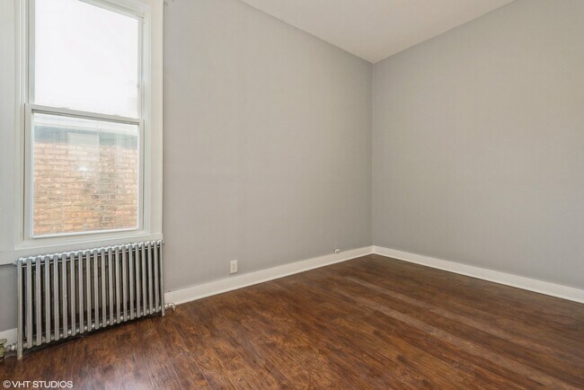 Building Photo - 1633 Oak Ave