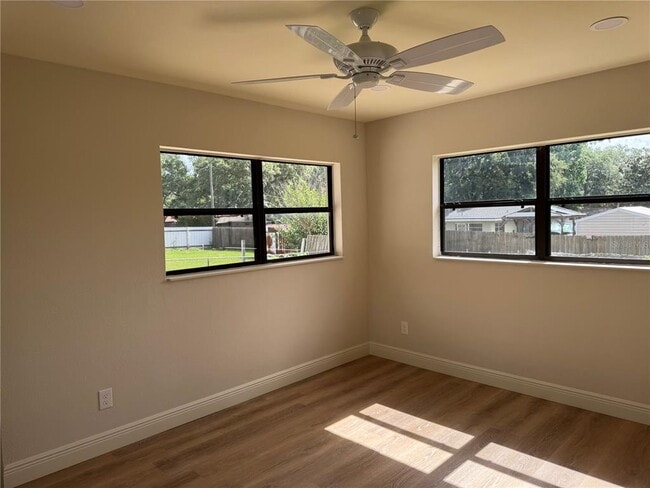 Building Photo - 107 N Galena Ave