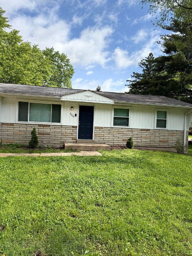 Building Photo - 2033 Bella Clare Dr