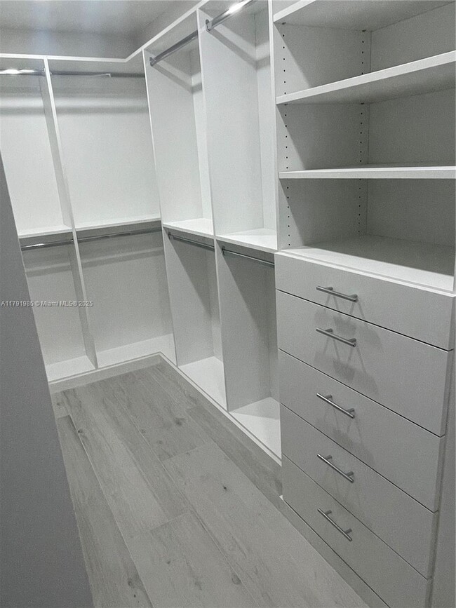 Building Photo - 575 Crandon Blvd