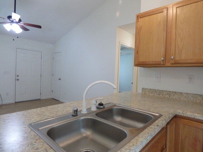 Building Photo - HAD222