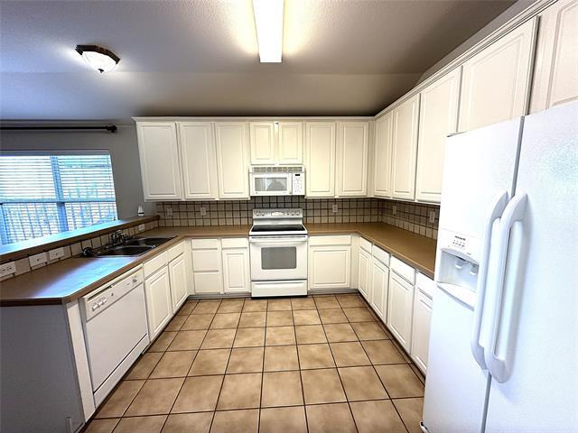 Building Photo - 3002 Admiral Dr