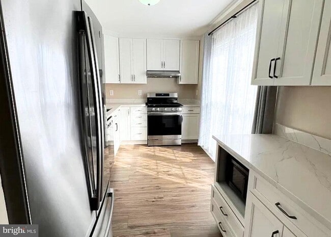 Building Photo - 10108 Sabin Dr