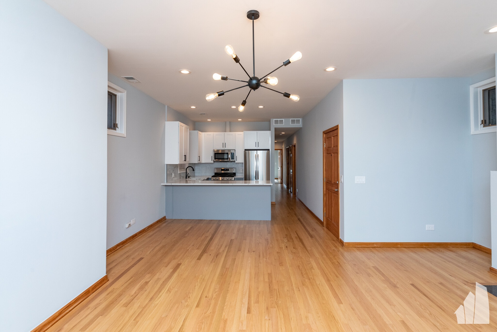 Building Photo - 2338 N Greenview Ave