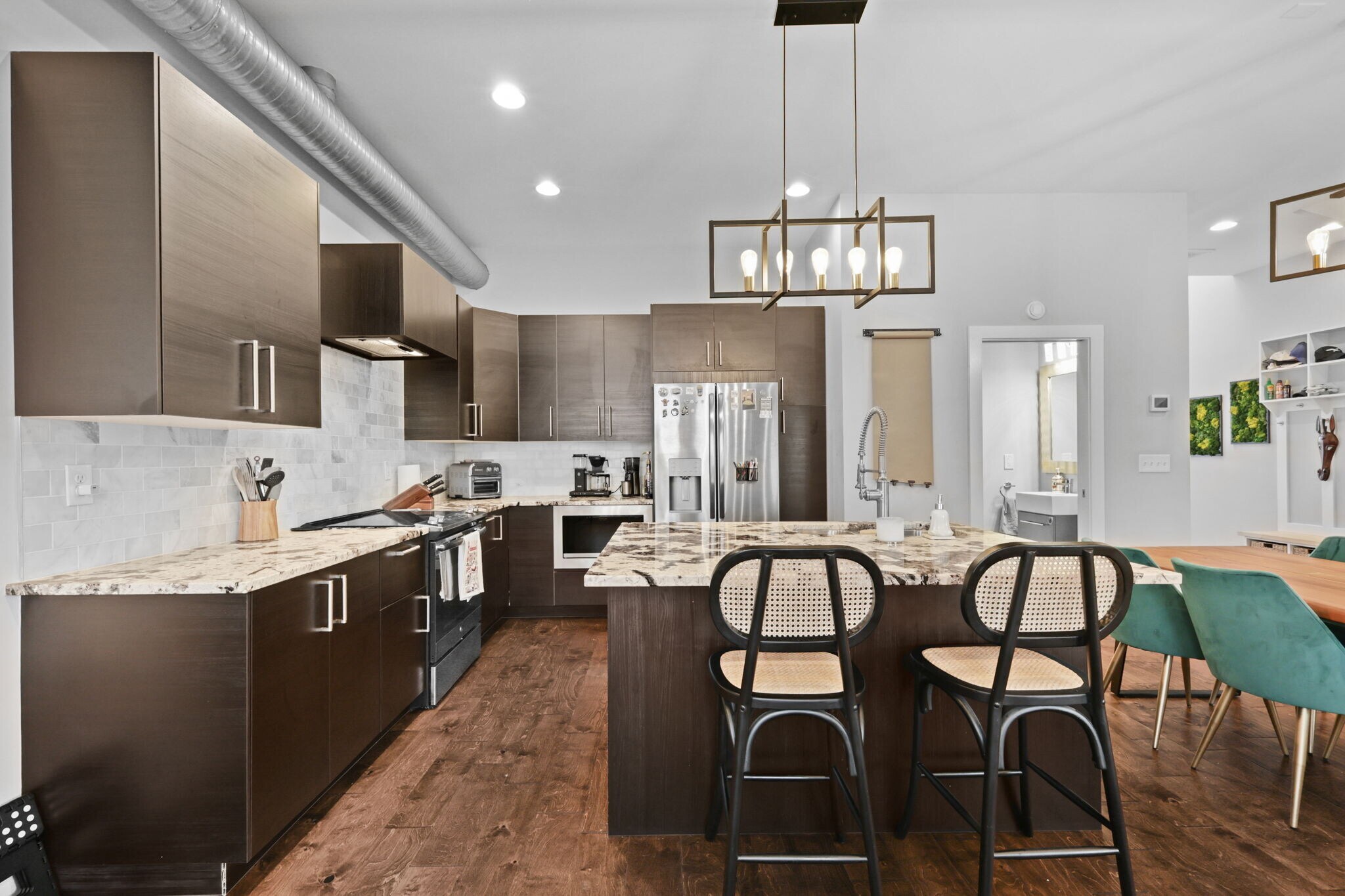 Building Photo - 2464 Broadway St