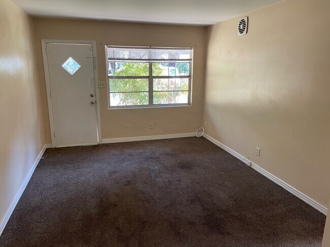 Building Photo - 1522 Myrtle Dr