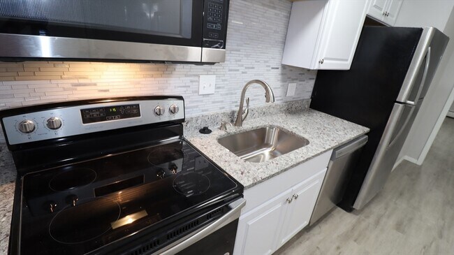 Building Photo - 139 Litchfield Pines Dr